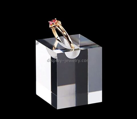 China plexiglass manufacturer custom acrylic jewelry ring display block RDJ-300