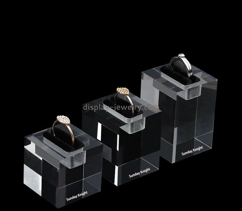 Custom wholesale acrylic square column jewelry rings dislay blocks RDJ-372