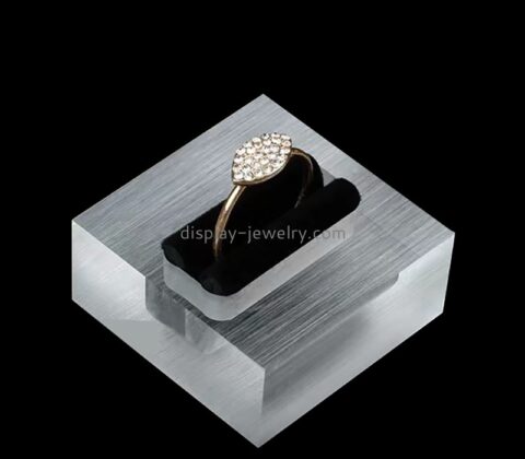 Custom acrylic jewelry shop countertop ring display block RDJ-339