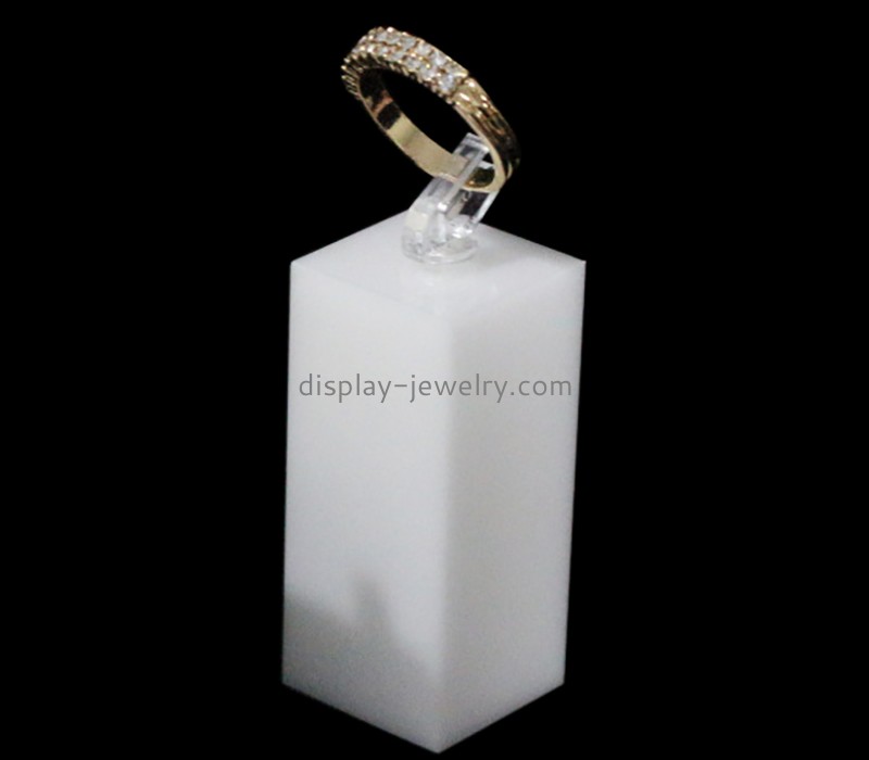 Perspex products supplier custom acrylic ring display prop for retail RDJ-333