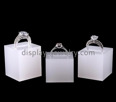 China plexiglass manufacturer hot sale acrylic ring displays wholesale jewelry ring holder RDJ-018