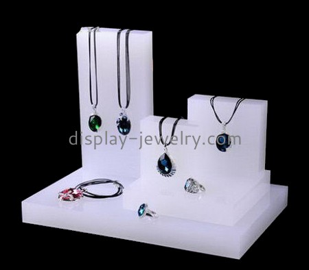 Bespoke acrylic jewelry retail display NDJ-495