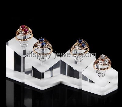 Display manufacturers customized perspex block crystal ring stand RDJ-196