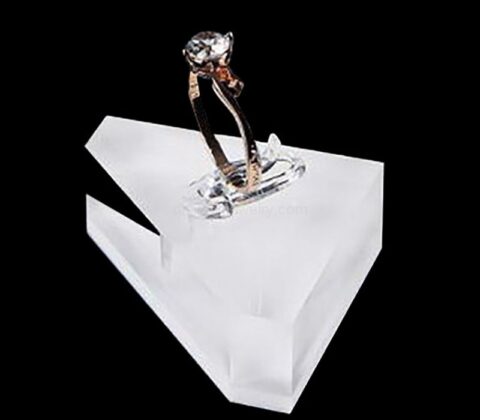 Wholesale custom acrylic fashion jewelry rings display block