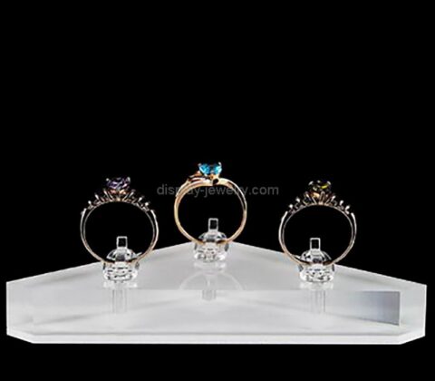 Wholesale custom acrylic triangle ring display blocks